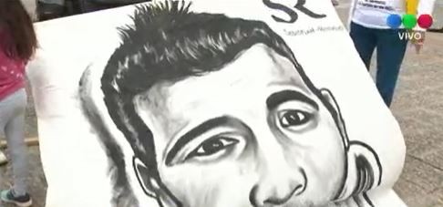 Vecinos y manifestantes se concentran frente al Centro Judicial Santa Rosa a la espera del veredicto