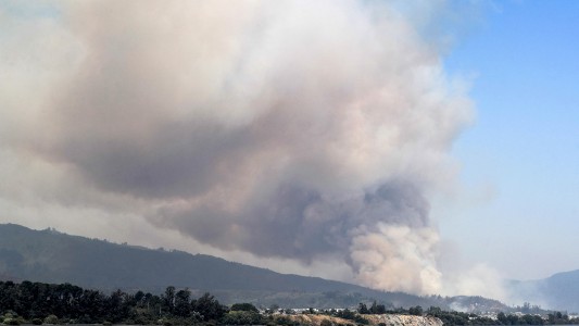 Incendios en el sur de Chile: hay al menos cinco muertos y Gabriel Boric declaró el estado de emergencia en la región