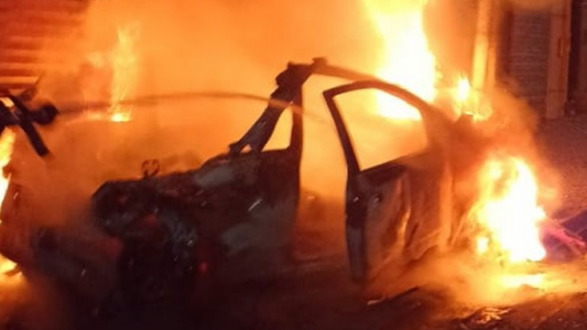 Una persecución terminó con una explosión y fuga en barrio San Vicente