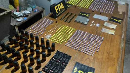 Detuvieron a un policía que vendía éxtasis, mdma, cocaína y popper