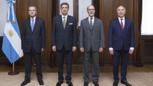 ¿Qué hacer con los embriones congelados?: La Corte convocó a un debate público