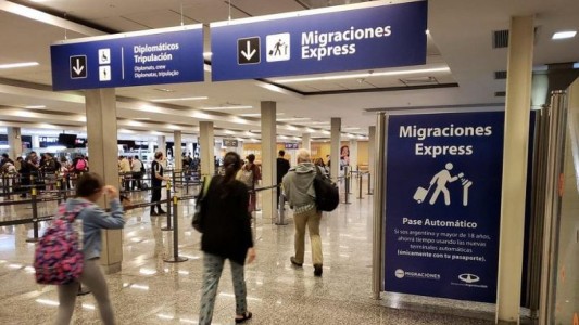 Embarazadas rusas: Migraciones informó que anoche en un solo vuelvo llegaron a Ezeiza 33 mujeres
