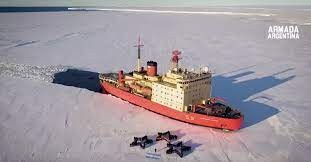Tripulantes del Irízar "dibujaron" en el hielo antártico tres estrellas en homenaje a la Selección