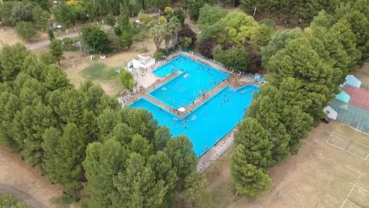 Detienen a un hombre acusado de haber abusado de tres menores en una pileta de natación