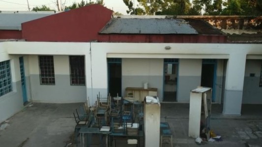 Vandalismo: otra escuela quemada a días del inicio de clases