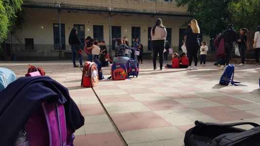 Largas filas en el colegio Carbó por las vacantes de segundo a sexto año