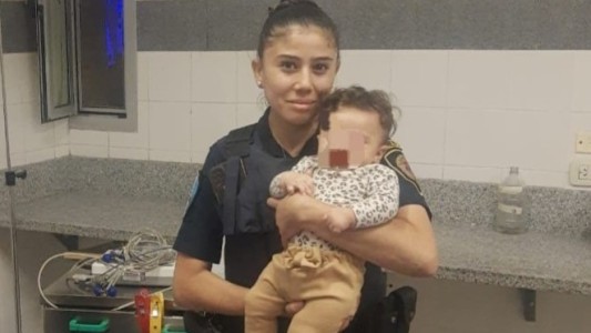 Policías salvaron a una bebé que se estaba ahogando