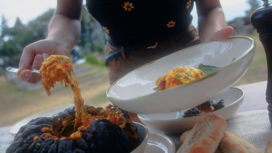 Vete panza gruñona! Ven humita humita!