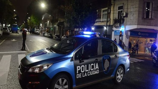 Balean en la cabeza a un ciudadano venezolano para robarle el celular en el barrio de Palermo