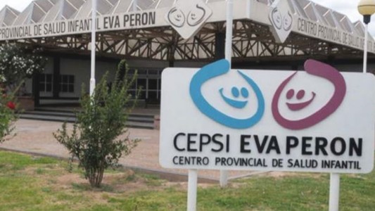 Un niño de 3 años sufrió un paro cardíaco tras quedar atrapado entre los barrotes de una cama