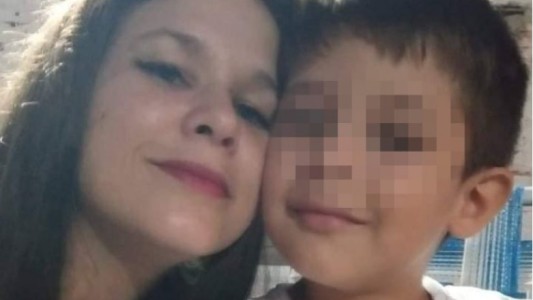 Buscan a tres hermanitos y a su madre: investigan si la mujer se fugó con ellos