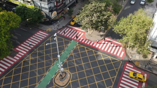 Pintaron la esquina de Chacabuco e Illia para remarcar zonas donde está prohibido quedar detenidos