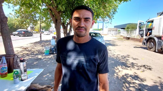 El joven que salvó a la beba abandonada necesita ayuda para conseguir trabajo