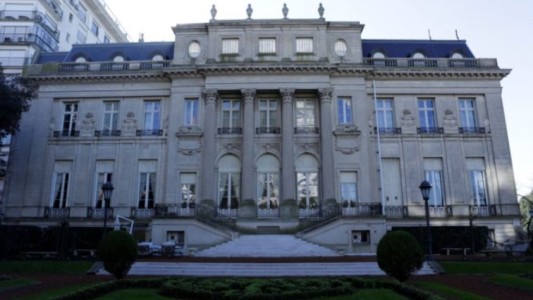 Detuvieron a dos sirios con pasaportes falsos en la embajada de Estados Unidos y activaron el protocolo antiterrorista