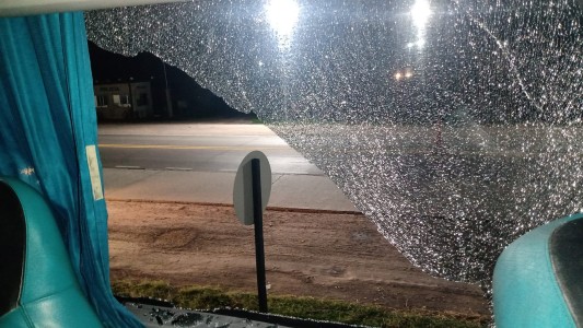 Atacaron el colectivo de Racing tras el partido con River