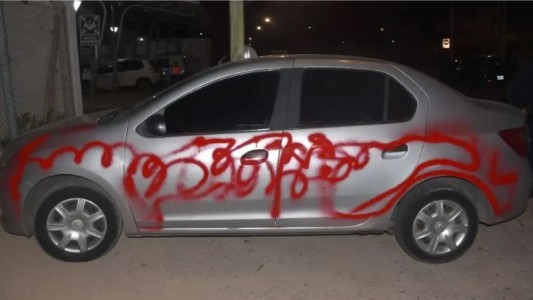 Policía informó a dos compañeros por no hacer su trabajo y como venganza le dañaron el auto