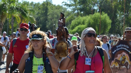 Más de 500 peregrinos rinden homenaje al Cura Gaucho