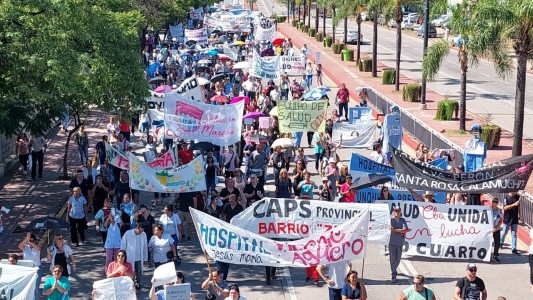 Masivas marchas: equipos de Salud coincidieron con organizaciones piqueteras.