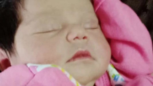 Escándalo en el Hospital Paroissien: se durmió después de amamantar a su hija y al despertar la bebé había sido robada