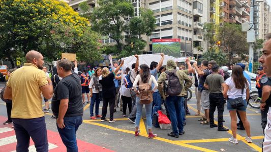 La provincia adelantará un 10% a los docentes