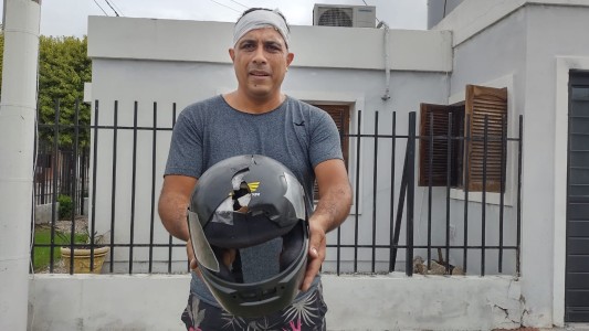 Otro delivery atacado por delincuentes: Le rompieron el casco de un ladrillazo