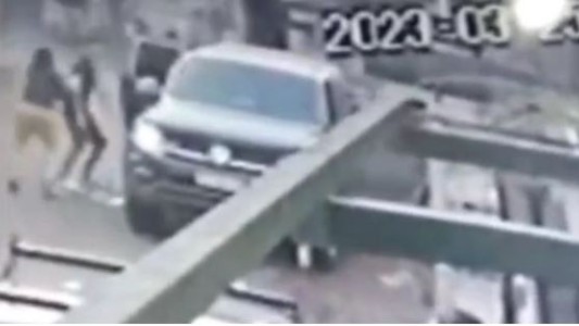 Quisieron robarse una camioneta, pero un grupo de vecinos lo impidieron a los golpes