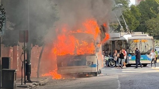 Se incendió un trolebús en pleno centro de Córdoba