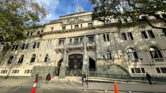 Condenaron a un médico por sedar y abusar de una mujer que conoció en Tinder en Santa Fe