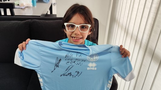 Fanática de Belgrano: Pía pudo conocer a Vegetti y a Zapelli