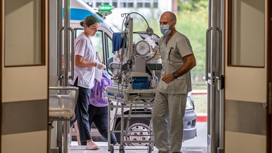 Culminó con éxito la primera jornada de traslado de pacientes a la nueva maternidad provincial