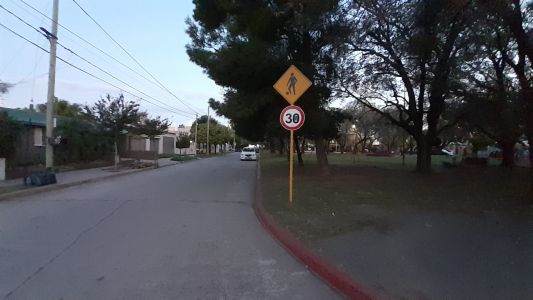 Los vecinos patrullan en Parque Latino por la inseguridad tras el robo a una anciana