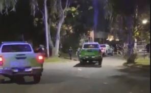 Enfrentamiento con la Policía por una pelea entre clientes de un bar y cuidacoches en el Bajo San Isidro