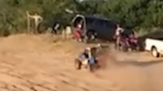 Fue a ver una carrera de areneros en Villa Gesell, despistó un vehículo y lo mató