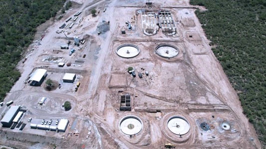 Avanza la obra de saneamiento en el lago San Roque