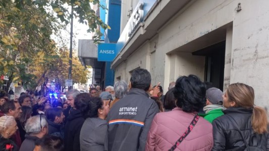 Sigue reducida la atención en Anses: a una empleada le dieron una cachetada