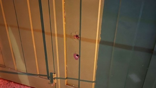 Ataque a exlider de la barra de Belgrano: Balearon la casa de la hija del "Loco" Tito