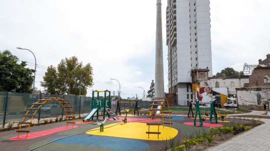 Llaryora encabeza el acto de inauguración del paseo de la antigua Cervecería Córdoba