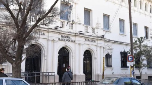 En reclamo por problemas edilicios no hay clases en el Garzón Agulla