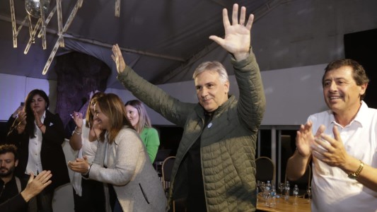 Martín Llaryora en campaña pidió "sacarse la camiseta partidaria"