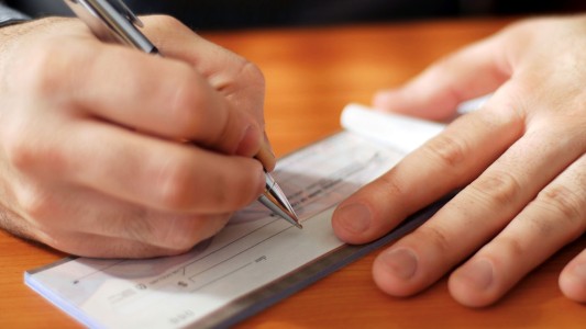 Violento robo a concesionaria: aseguran que están usando sus cheques en Rosario