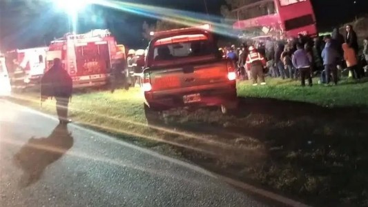 Santa Fe: cinco muertos y cuatro heridos graves al chocar un micro con un camión