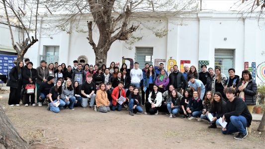 Adolescentes Comunicando viaja a Neuquén para conocer la nueva Guía para periodistas