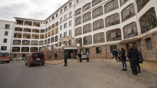 Ataque femicida en Cruz del Eje: le disparó a su expareja en la cabeza