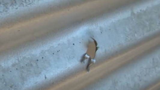 Le quisieron robar la moto y se defendió a los tiros