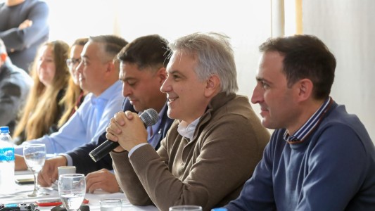 Llaryora lanzó un plan de becas para carreras críticas