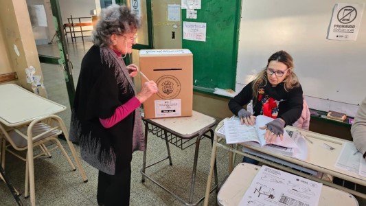 Elecciones 2023: con demoras en algunos colegios comenzaron los comicios en Córdoba para elegir al nuevo gobernador
