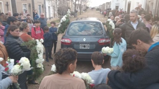 Córdoba: entre gritos de dolor, familiares y amigos despidieron los restos de Joaquín Sperani