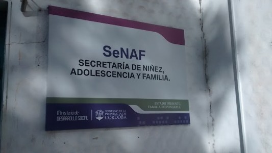 Cuatro chicos amenazaron con cuchillos a docentes y vandalizaron una casa de la Senaf
