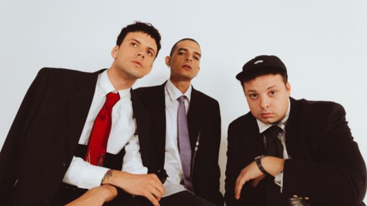 Usted Señálemelo inicia su gira para presentar "Tripolar"