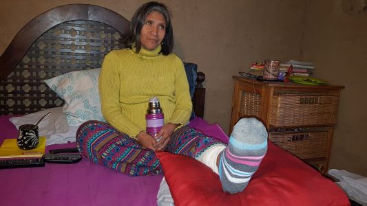 Un perro chow chow le desgarró la pierna a una señora